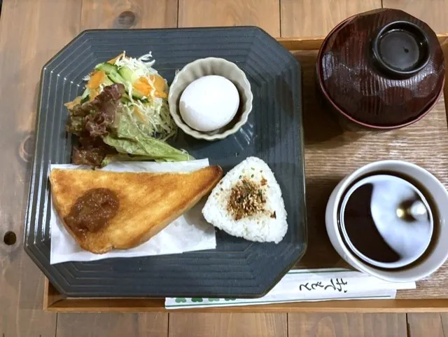 おむすびとトーストのハーフセット