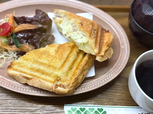 手作りパンの焼きサンド